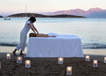 Massage am Strand ©Minos Beach Art Hotel