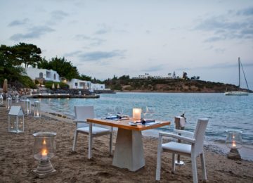 Abendessen am Strand ©Minos Beach Art Hotel