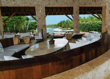 2 Punta Minitas 34 — The palatial Living Room overlooks the private beach