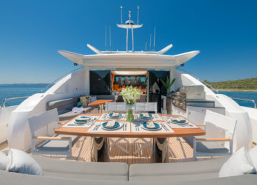 Luxusyacht QUANTUM an Deck