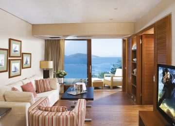 4 DELUXE HOTEL SUITE SEA VIEW (LIVING ROOM)