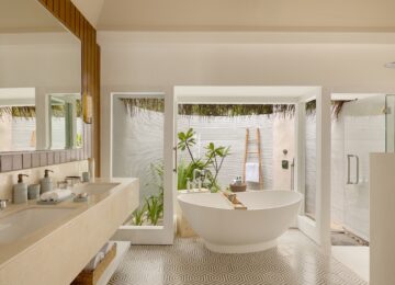 4_Two_Bedroom_Beach_Villa_Suite_With_Pool_master_bathroom (1) – Kopie