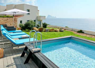 Cliff Suite Duplex Deluxe Pool mit Blick auf Es Vedra und das Meer ©7Pines Resort Ibiza
