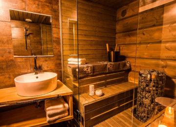 Arctic-TreeHouse-Hotel-sauna