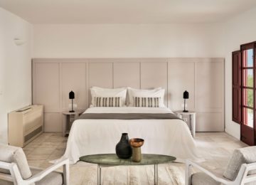 Athenian King Suite©Vedema, a Luxury Collection Resort, Santorin