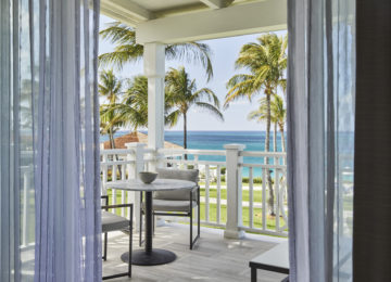 Terrasse mit Blick auf das Meer ©The Ocean Club, A Four Seasons Resort, Bahamas