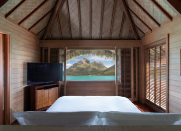 Luxus Schlafzimmer mit Blick auf den Ozean ©Four Seasons Resort Bora Bora