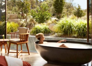 Bath© Saffire Freycinet Lodge