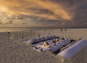 Beach_Dinner_Sunset_Malediven©Hurawalhi