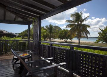 Terrasse mit Blick auf Strand und den Ozean ©Hermitage Bay Resort