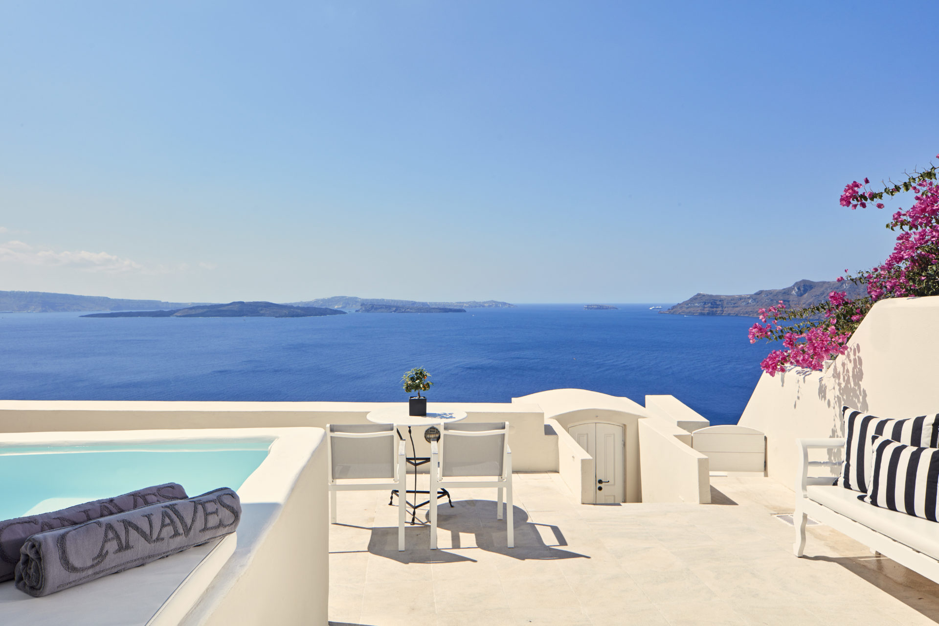 Terrasse mit Meerblick ©Canaves Oia Suites