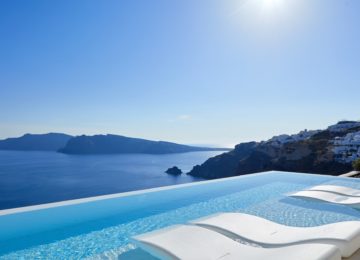 Infinity Pool ©Canaves Oia Suites