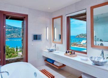 Island Luxury Suite mit Meerblick und eigenem beheiztem Pool, Badezimmer ©Blue Palace Elounda Kreta