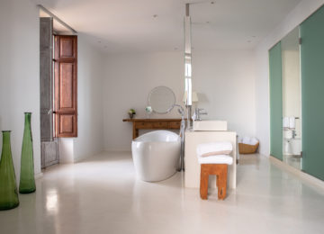 Jumeirah-Port-Soller-Mar-Blau-Room-Suite-Bathroom