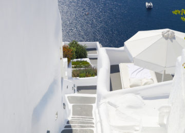 Architektur Außenbereiche mit Meerblick ©Katikies Kirini Santorini