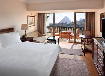 Kairo_Pyramiden_Luxus_Deluxe Pyramid View Room Balcony©Marriott Mena House