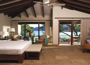 Luxus Schlafzimmer mit Blick auf den Ozean ©Rosewood Little Dix Bay