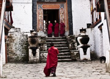 Monks Jakar Dzong Kopie