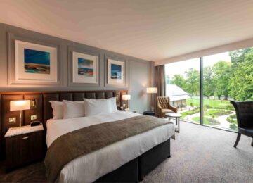 Ness-Walk-Bedrooms-Oak-King-Room-with-view-over-gardens