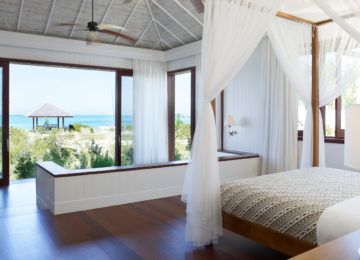 Luxus Schlafzimmer mit Blick auf den Strand ©COMO Parrot Cay, Turks & Caicos