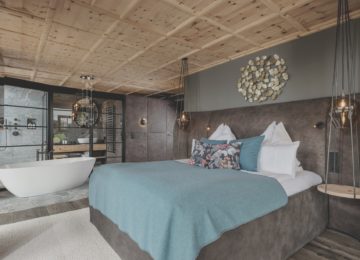 Senhoog Chalet GipfelKreuzLiebe©Masterbedroom Badblick