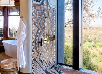 Singita Malilangwe House Master Suite Dusche mit Aussicht ©Singita Pamushana Lodge