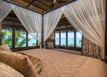 Luxus Schlafzimmer mit Blick auf den Ozean ©Te Manava Luxury Villas & Spa