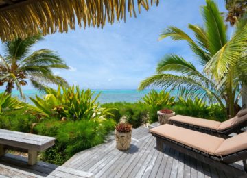 Terrasse mit Blick auf den Ozean ©Te Manava Luxury Villas & Spa