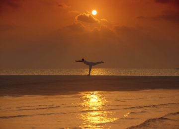 Yoga on Sandbank©Milaidhoo Maldives