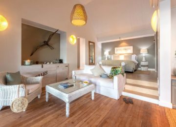 alphonse-accommodation-beach-suites-4col-3rd-33percent-1-photo-bedroom-and-living-room-of-beach-suite-07