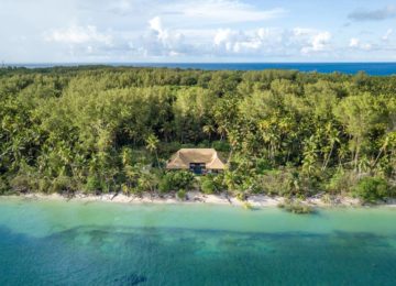 alphonse-accommodation-beach-villa-4col-1st-100percent-1-photo-outside-view-of-luxury-private-beach-villa-01