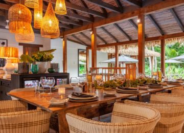 alphonse-accommodation-beach-villa-dining-area-in-beach-villa