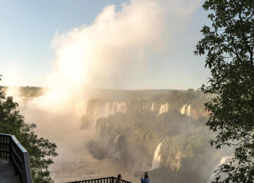 cat-lei-activity-iguassu-falls02