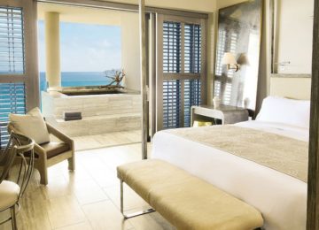 Luxus Schlafzimmer mit Blick auf den Ozean ©Four Seasons Resort