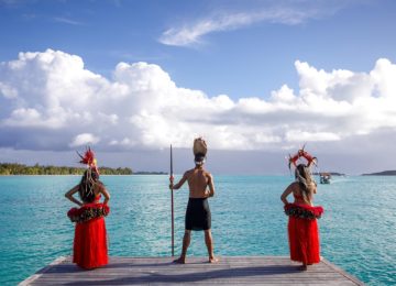 Persönliche Begrüßung am Bootssteg ©InterContinental Bora Bora Resort Thalasso Spa