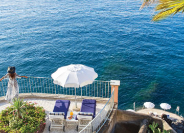 Terrasse mit Blick aufs Meer ©Reid’s Palace, A Belmond Hotel