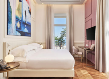 Deluxe Zimmer mit Meerblick ©The Britannique Naples, Curio Collection by Hilton, Neapel